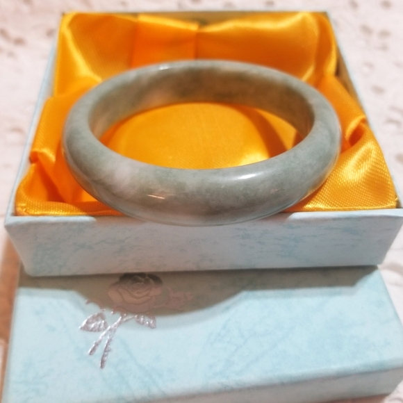 Snow Green Jade Children's Bangle Bracelet ~ Vintage - Picture 5 of 7